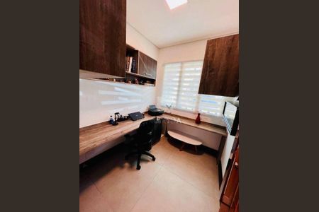 Casa à venda com 221m², 4 quartos e 3 vagas