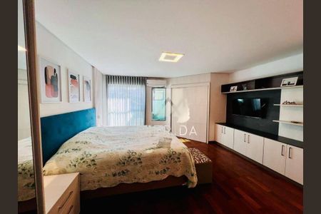 Casa à venda com 221m², 4 quartos e 3 vagas