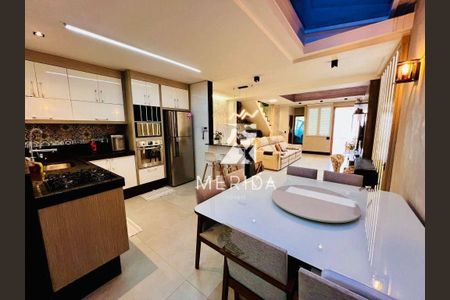 Casa à venda com 221m², 4 quartos e 3 vagas