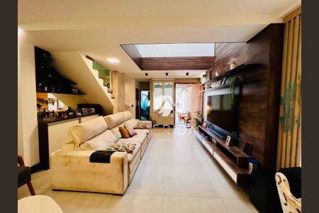 Casa à venda com 221m², 4 quartos e 3 vagas