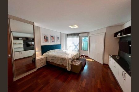 Casa à venda com 221m², 4 quartos e 3 vagas