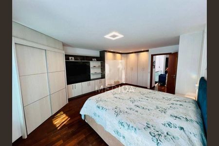 Casa à venda com 221m², 4 quartos e 3 vagas
