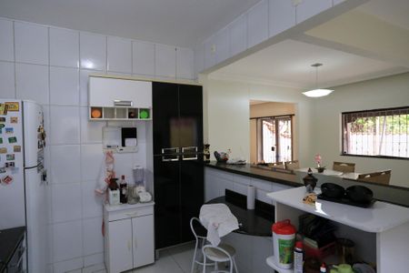 Casa para alugar com 300m², 4 quartos e 3 vagas Casa para alugar com 300m², 4 quartos e 3 vagasCozinha
