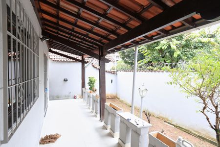 Casa para alugar com 300m², 4 quartos e 3 vagas Casa para alugar com 300m², 4 quartos e 3 vagasEntrada