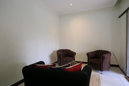 Casa para alugar com 300m², 4 quartos e 3 vagas Casa para alugar com 300m², 4 quartos e 3 vagasSala