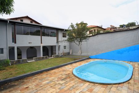 Casa para alugar com 300m², 4 quartos e 3 vagas Casa para alugar com 300m², 4 quartos e 3 vagasPiscina