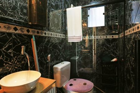 Casa para alugar com 300m², 4 quartos e 3 vagas Casa para alugar com 300m², 4 quartos e 3 vagasBanheiro 1