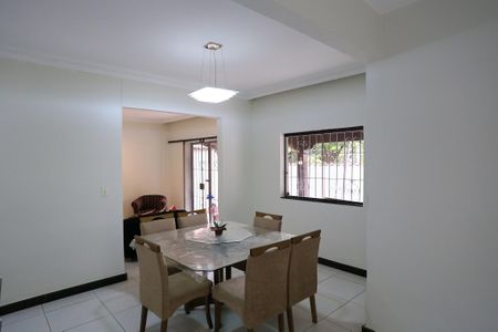 Casa para alugar com 300m², 4 quartos e 3 vagas Casa para alugar com 300m², 4 quartos e 3 vagasSala de Jantar