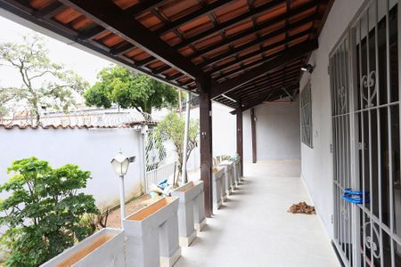 Casa para alugar com 300m², 4 quartos e 3 vagas Casa para alugar com 300m², 4 quartos e 3 vagasEntrada