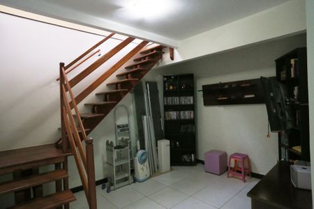 Casa para alugar com 300m², 4 quartos e 3 vagas Casa para alugar com 300m², 4 quartos e 3 vagasCorredor