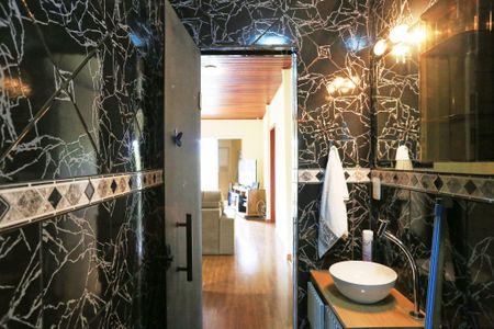 Casa para alugar com 300m², 4 quartos e 3 vagas Casa para alugar com 300m², 4 quartos e 3 vagasBanheiro 1