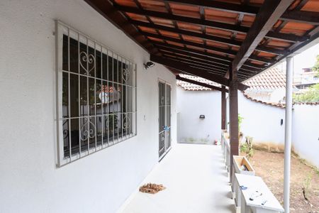 Casa para alugar com 300m², 4 quartos e 3 vagas Casa para alugar com 300m², 4 quartos e 3 vagasEntrada