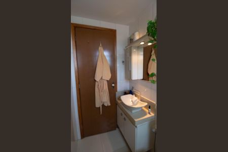 Apartamento à venda com 75m², 2 quartos e 1 vagaBanheiro Social