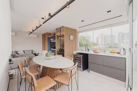 Apartamento à venda com 122m², 2 quartos e 2 vagasCozinha