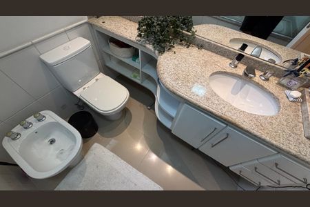 Apartamento à venda com 168m², 3 quartos e 3 vagasBanheiro da Suíte