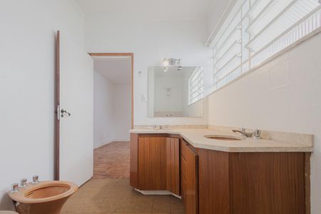 Casa à venda com 451m², 3 quartos e 2 vagasBanheiro da Suíte
