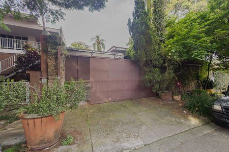 Casa à venda com 451m², 3 quartos e 2 vagasFachada