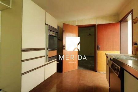 Casa à venda com 311m², 4 quartos e 5 vagas