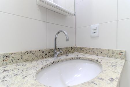 Banheiro de kitnet/studio para alugar com 1 quarto, 22m² em República, São Paulo