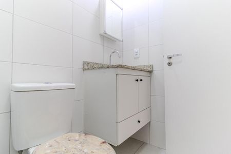 Banheiro de kitnet/studio para alugar com 1 quarto, 22m² em República, São Paulo