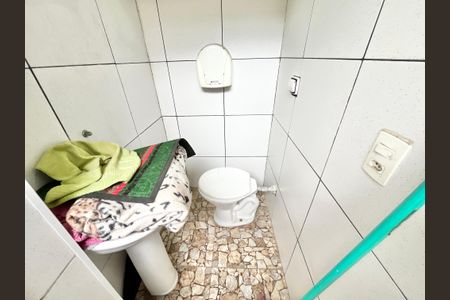 Casa à venda com 160m², 3 quartos e 1 vaga Casa à venda com 160m², 3 quartos e 1 vagaBanheiro da Varanda