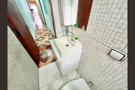 Casa à venda com 160m², 3 quartos e 1 vaga Casa à venda com 160m², 3 quartos e 1 vagaBanheiro