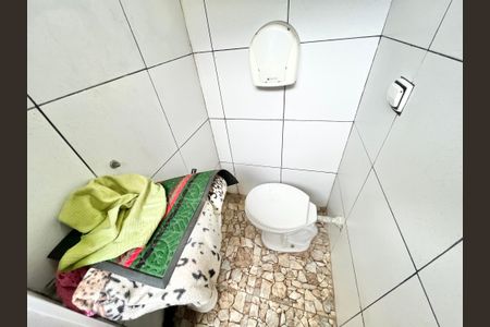 Casa à venda com 160m², 3 quartos e 1 vaga Casa à venda com 160m², 3 quartos e 1 vagaBanheiro da Varanda