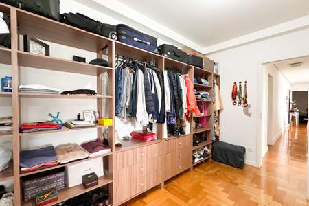 Apartamento à venda com 107m², 3 quartos e 2 vagasCloset da suíte 2