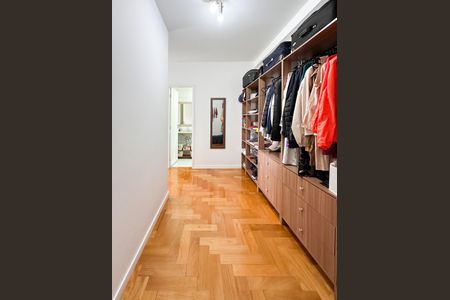 Apartamento à venda com 107m², 3 quartos e 2 vagasCloset da suíte 2