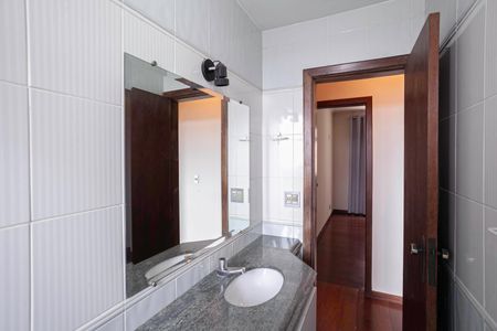 Apartamento para alugar com 132m², 4 quartos e 2 vagas Apartamento para alugar com 132m², 4 quartos e 2 vagasBanheiro social