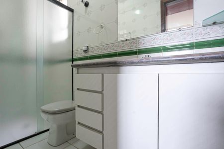 Apartamento para alugar com 132m², 4 quartos e 2 vagas Apartamento para alugar com 132m², 4 quartos e 2 vagasBanheiro da suíte 1