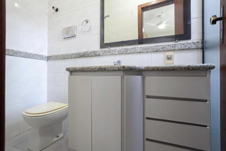 Apartamento para alugar com 132m², 4 quartos e 2 vagas Apartamento para alugar com 132m², 4 quartos e 2 vagasBanheiro da suíte