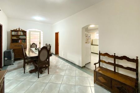 Casa à venda com 239m², 3 quartos e 2 vagas Casa à venda com 239m², 3 quartos e 2 vagasSala de Jantar