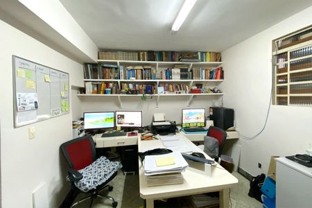 Casa à venda com 239m², 3 quartos e 2 vagas Casa à venda com 239m², 3 quartos e 2 vagasEscritório