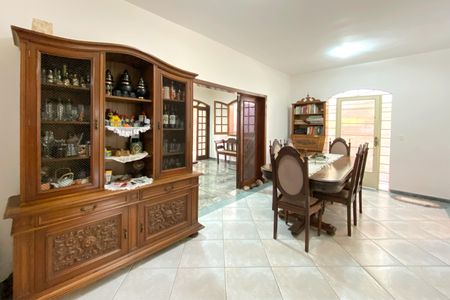 Casa à venda com 239m², 3 quartos e 2 vagas Casa à venda com 239m², 3 quartos e 2 vagasSala de Jantar
