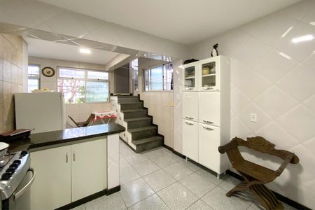 Casa à venda com 239m², 3 quartos e 2 vagas Casa à venda com 239m², 3 quartos e 2 vagasCozinha