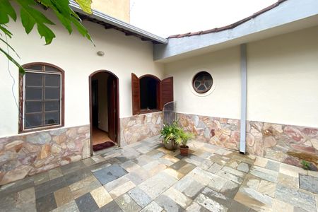 Casa à venda com 239m², 3 quartos e 2 vagas Casa à venda com 239m², 3 quartos e 2 vagasEdícula