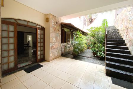 Casa à venda com 239m², 3 quartos e 2 vagas Casa à venda com 239m², 3 quartos e 2 vagasVaranda da Sala