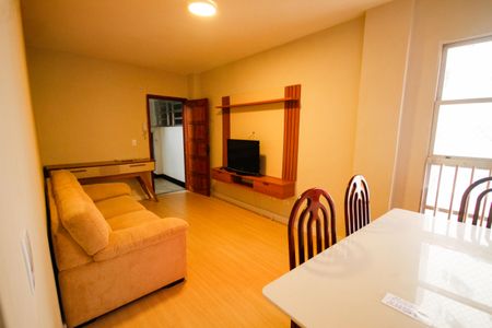 Sala de apartamento para alugar com 2 quartos, 70m² em Guilhermina, Praia Grande