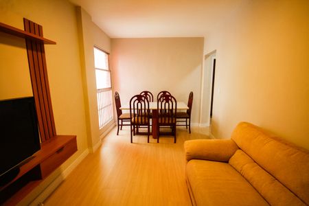 Sala de apartamento para alugar com 2 quartos, 70m² em Guilhermina, Praia Grande