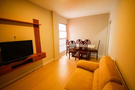 Sala de apartamento para alugar com 2 quartos, 70m² em Guilhermina, Praia Grande