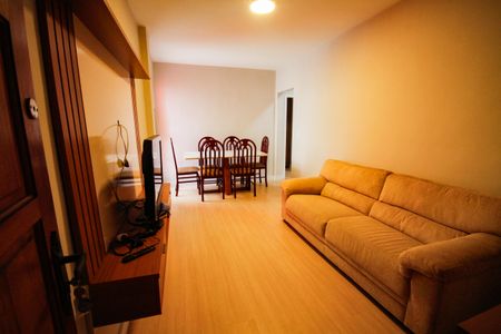 Sala de apartamento para alugar com 2 quartos, 70m² em Guilhermina, Praia Grande