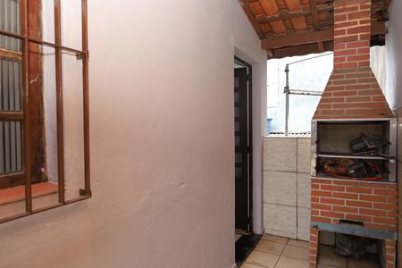 Casa para alugar com 150m², 4 quartos e 1 vagaCorredor externo - Churrasqueira