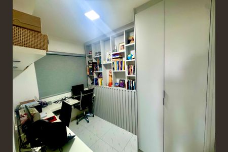 Apartamento à venda com 77m², 3 quartos e 2 vagasQuarto 3