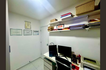 Apartamento à venda com 77m², 3 quartos e 2 vagasQuarto 3