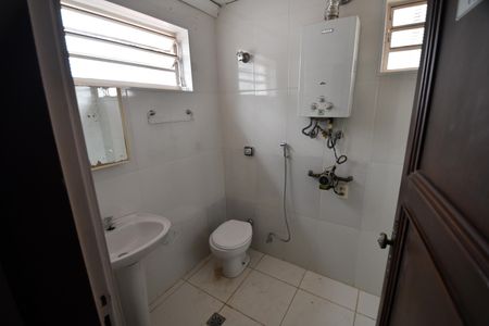 Casa para alugar com 300m², 3 quartos e 6 vagasBanheiro