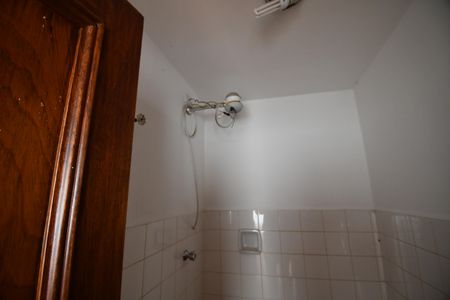 Casa para alugar com 300m², 3 quartos e 6 vagasBanheiro de serviço