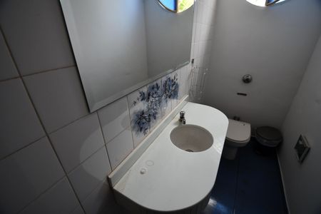 Casa para alugar com 300m², 3 quartos e 6 vagasLavabo