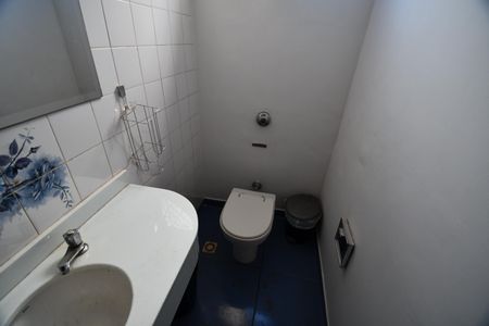 Casa para alugar com 300m², 3 quartos e 6 vagasLavabo