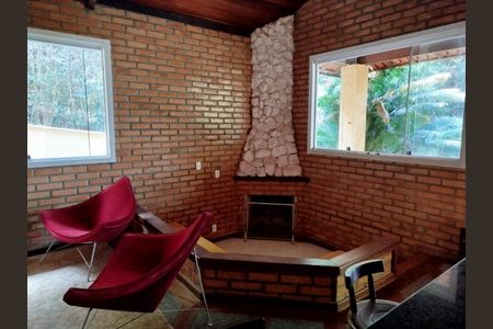 Sala de casa de condomínio à venda com 4 quartos, 400m² em Retiro Do Chale, Brumadinho